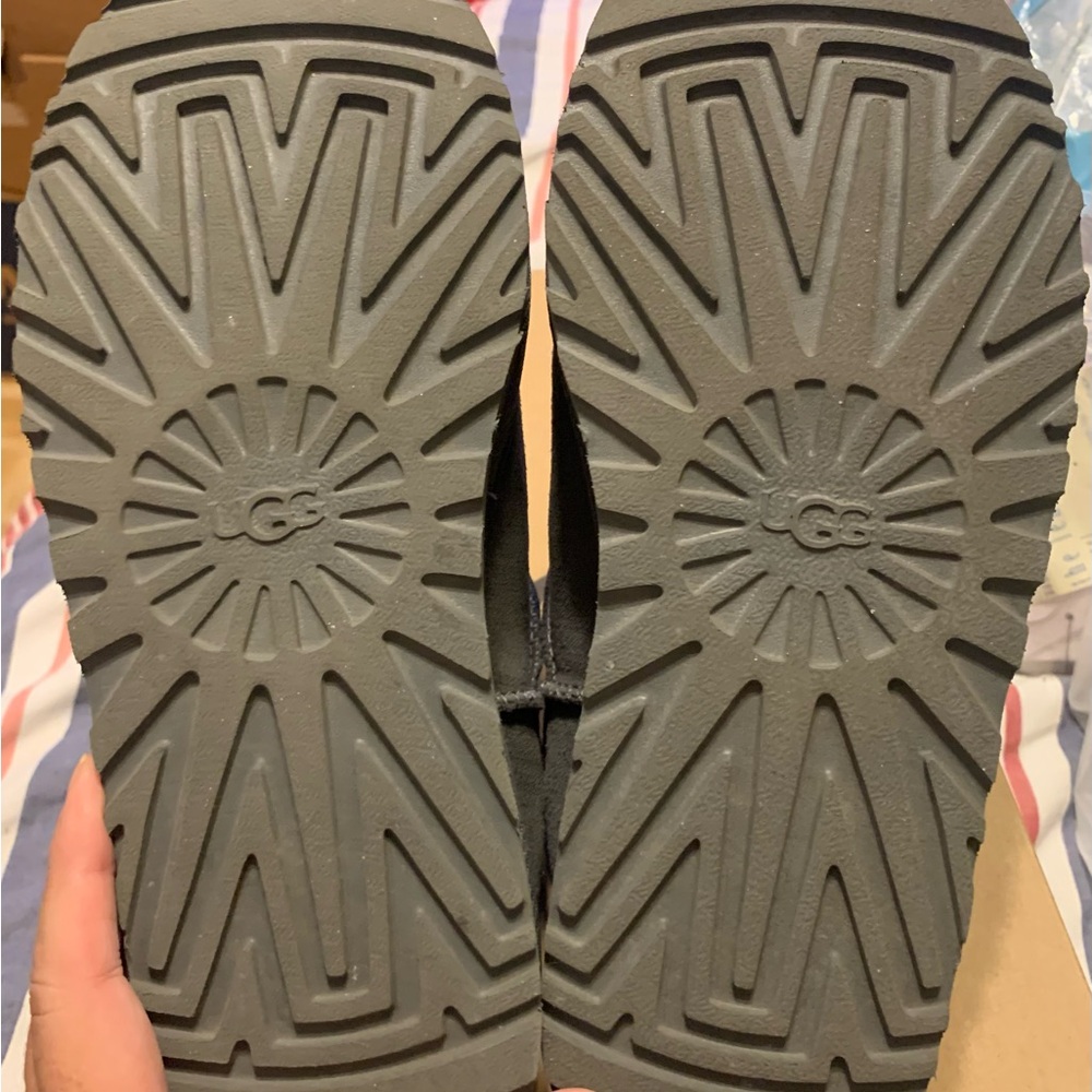 UGG Classic Gray Slippers - Picture 5 of 8